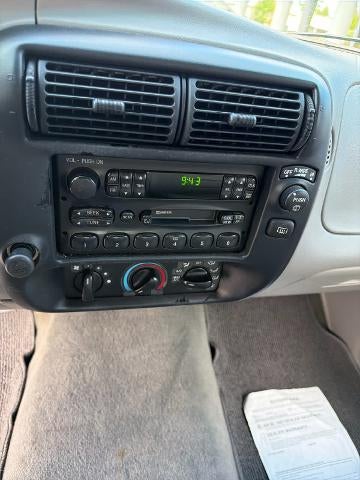 2000 Ford Explorer XLS