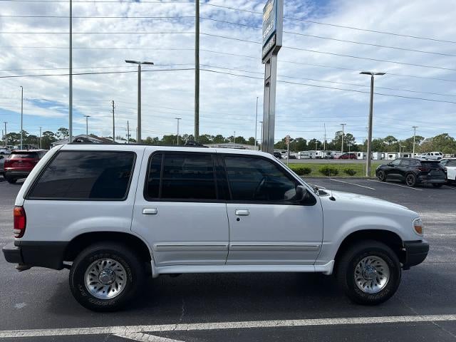 2000 Ford Explorer XLS