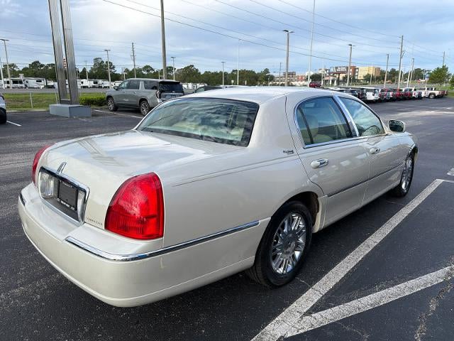 2007 Lincoln Town Car Signature Limited