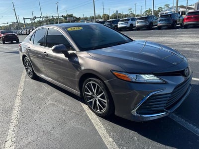 2022 Toyota Camry Hybrid XLE