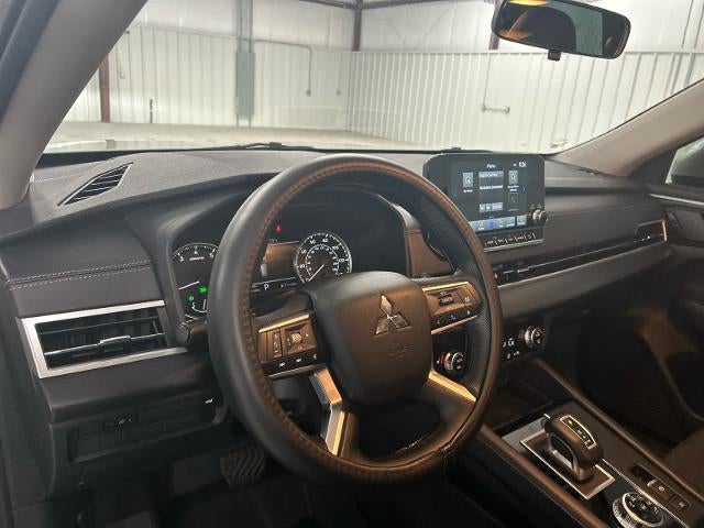 2023 Mitsubishi Outlander SE